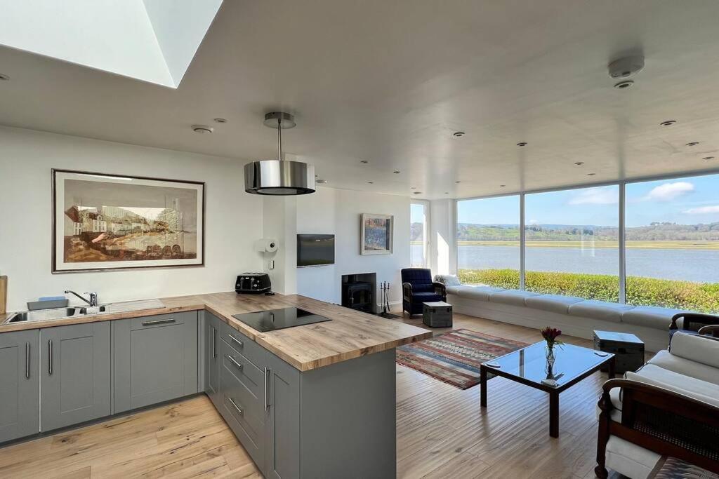 Shorepark - Waterfront Cottage With Stunning Views Dumfries Buitenkant foto