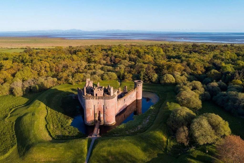 Shorepark - Waterfront Cottage With Stunning Views Dumfries Buitenkant foto