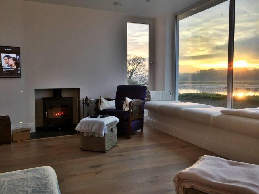 Shorepark - Waterfront Cottage With Stunning Views Dumfries Buitenkant foto