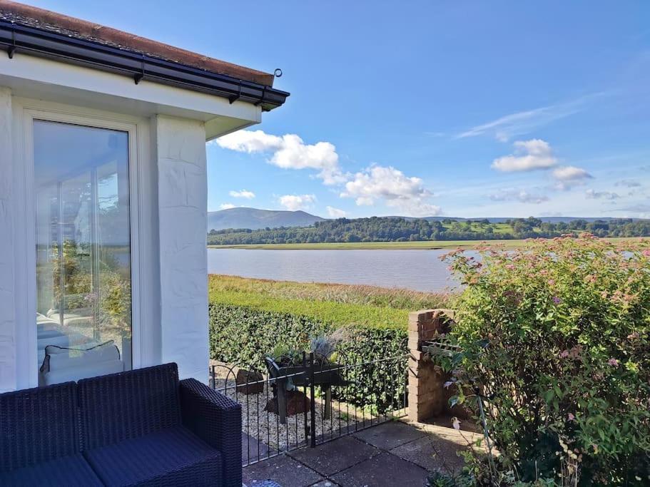 Shorepark - Waterfront Cottage With Stunning Views Dumfries Buitenkant foto