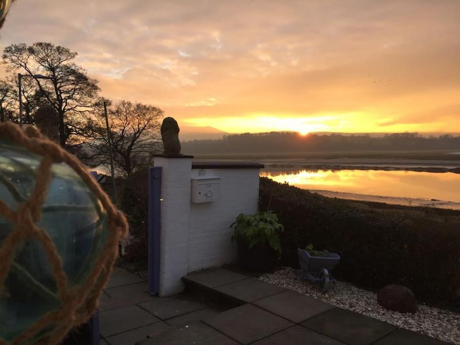 Shorepark - Waterfront Cottage With Stunning Views Dumfries Buitenkant foto