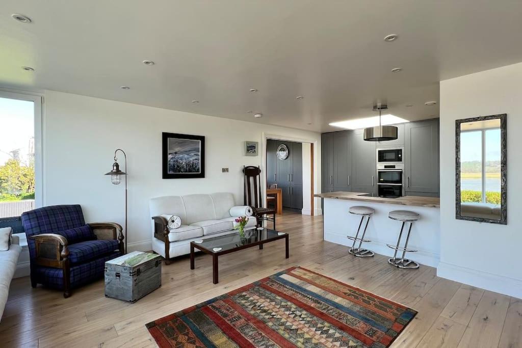 Shorepark - Waterfront Cottage With Stunning Views Dumfries Buitenkant foto
